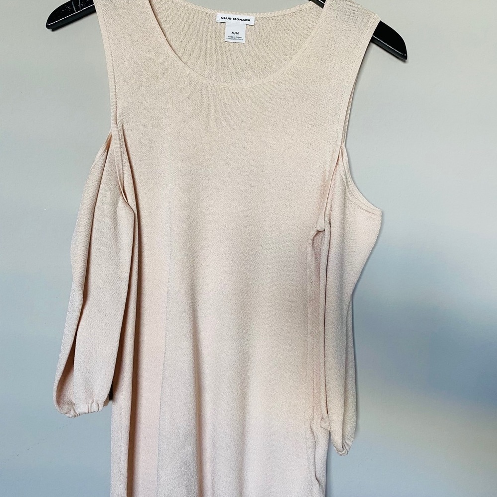 NEW ⚡️Club Monaco Cold Shoulder Tee